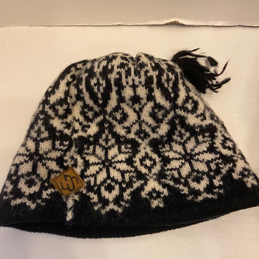 Merkley‎ virgin wool hat Toronto Canada Pom Pom